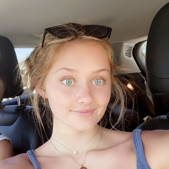 Meet your Posher, Tabitha - Picture 1 of 1